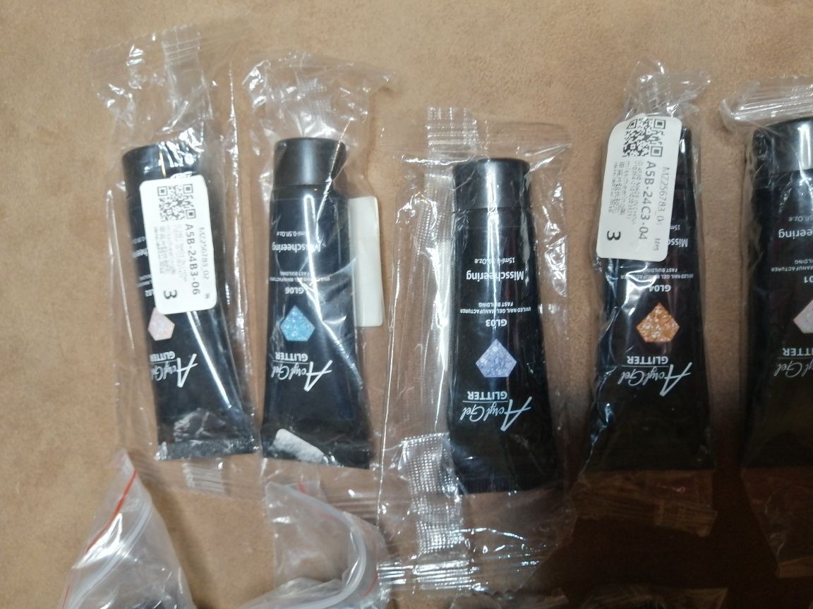 Akrylożele do manicure hybrydowego