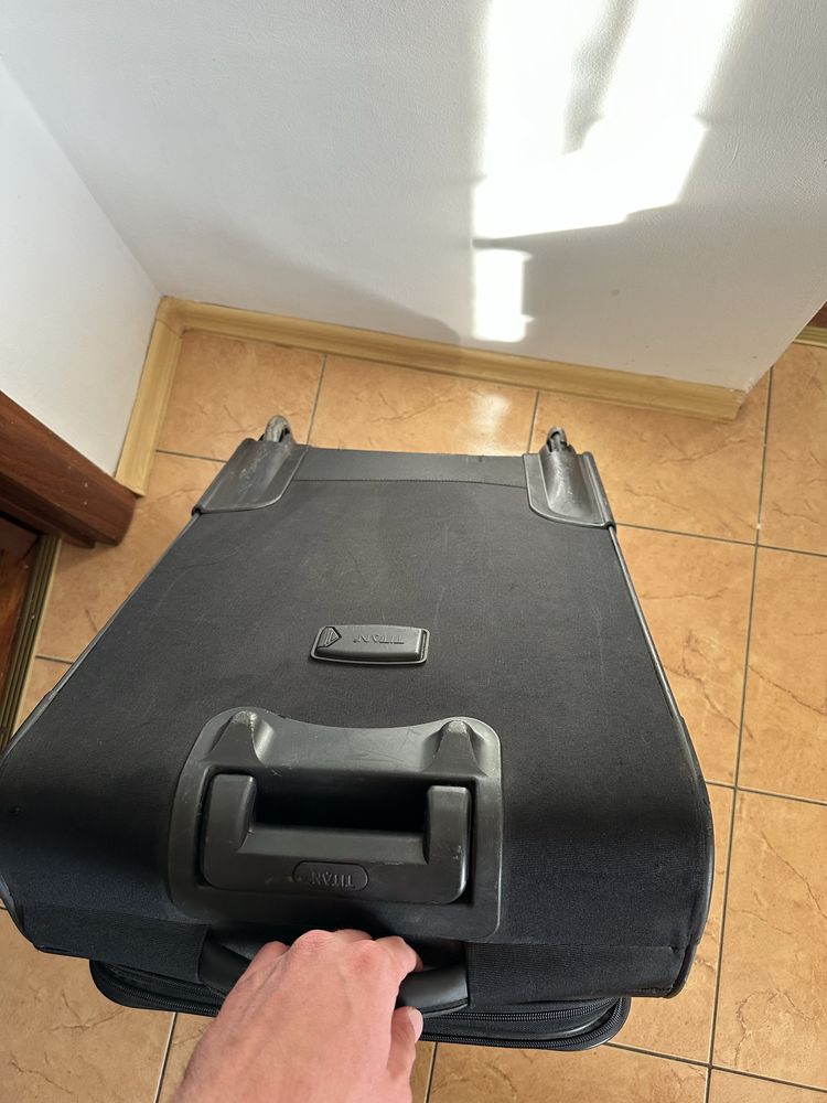 Валіза, чемодан.