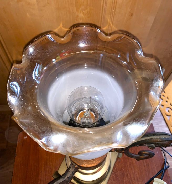 Настольная лампа.