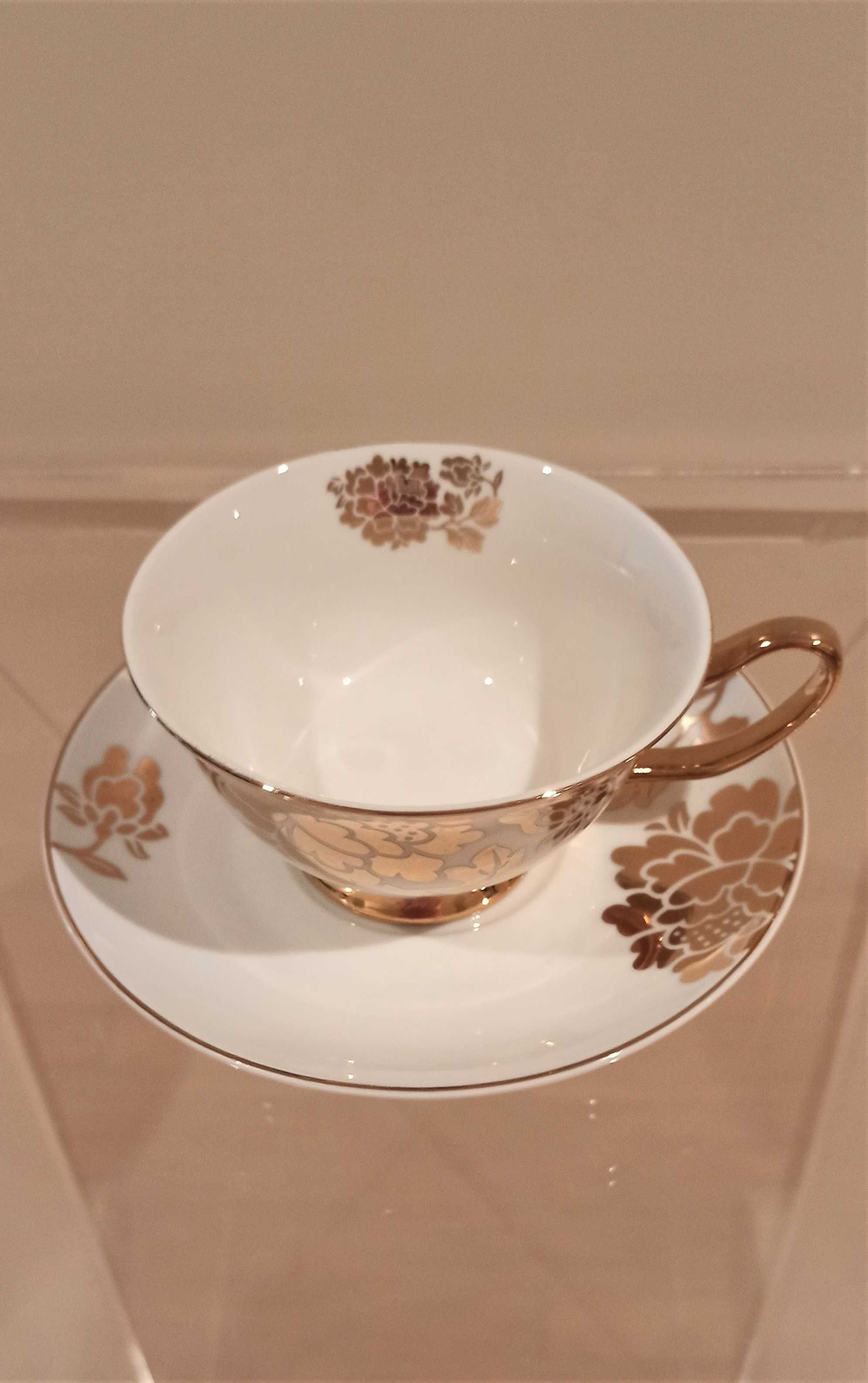 Chávena de Chá Dourada com Flores - Gato Preto