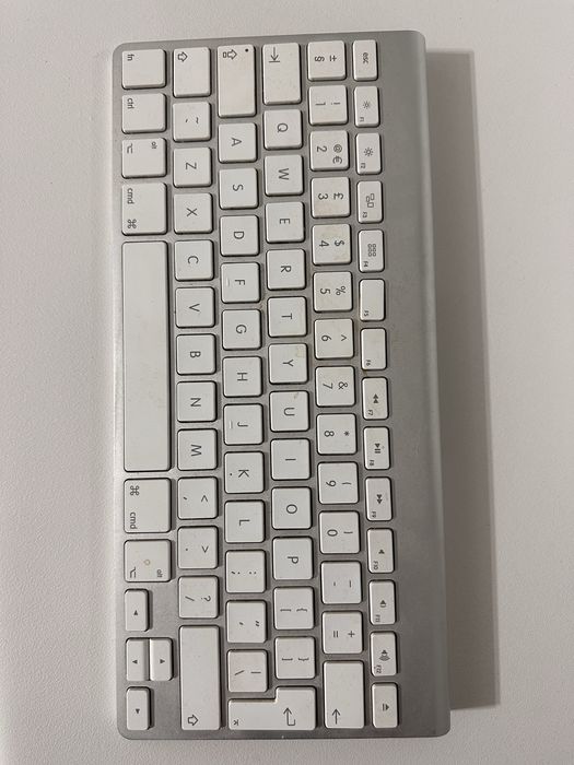 Klawiatura Apple A1314 nie łączy sie z laptopem