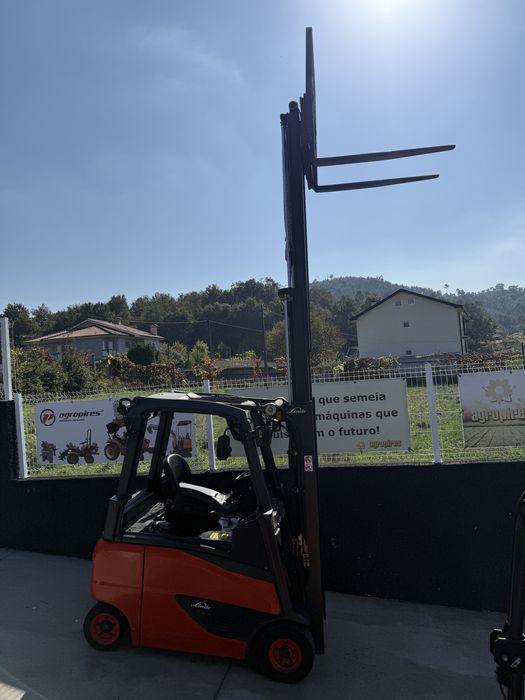 Empilhador LINDE 1600 kg eletrico