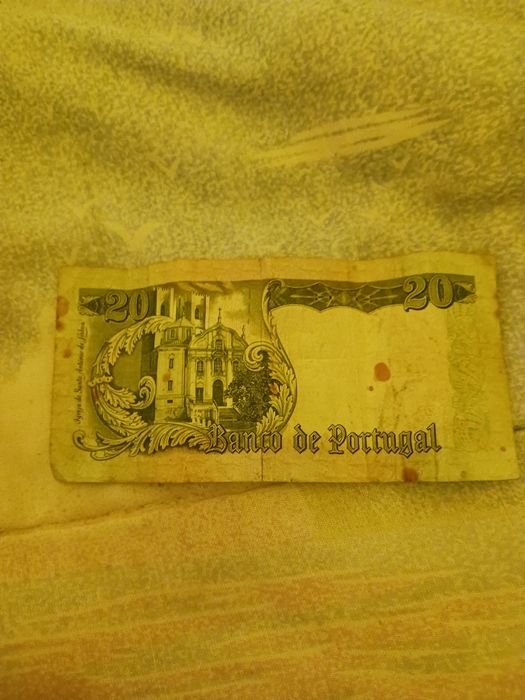 Notas antigas escudos e dólares