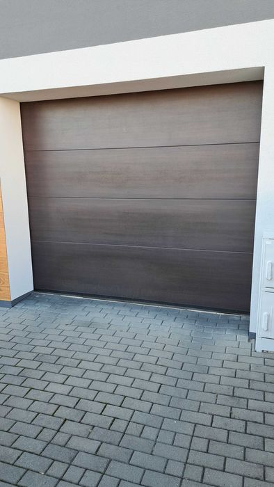 REZERWACJA  Segmentowa brama garażowa