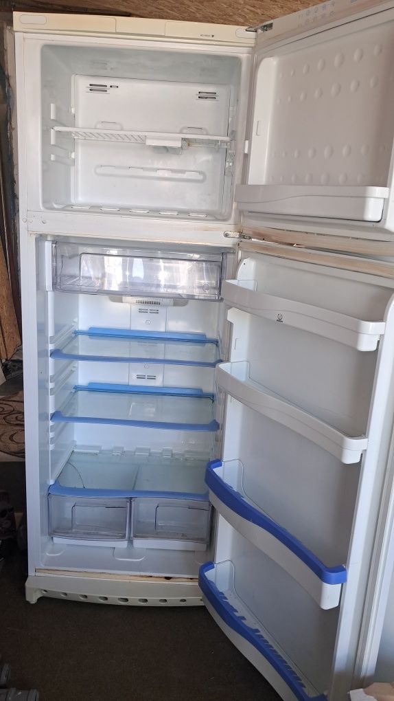 Холодильник Indesit No Frost