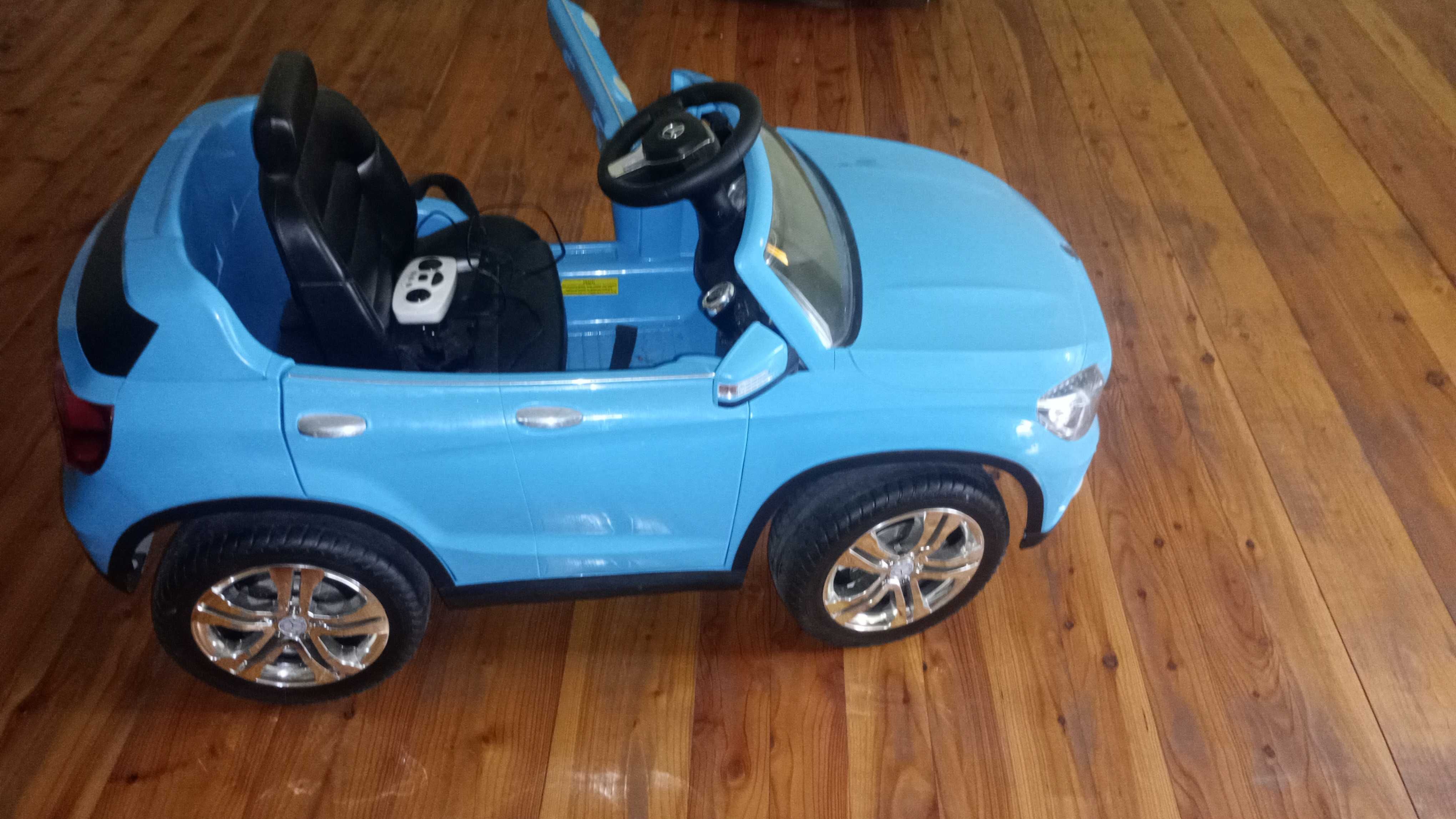 Продам дитячий акумуляторний автомобіль Мерседес GLA-Class