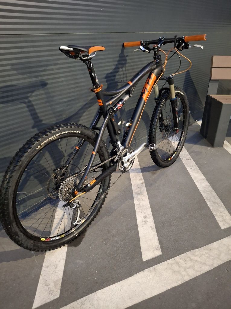 Bicicleta BTT KTM Carbono Suspensão Total