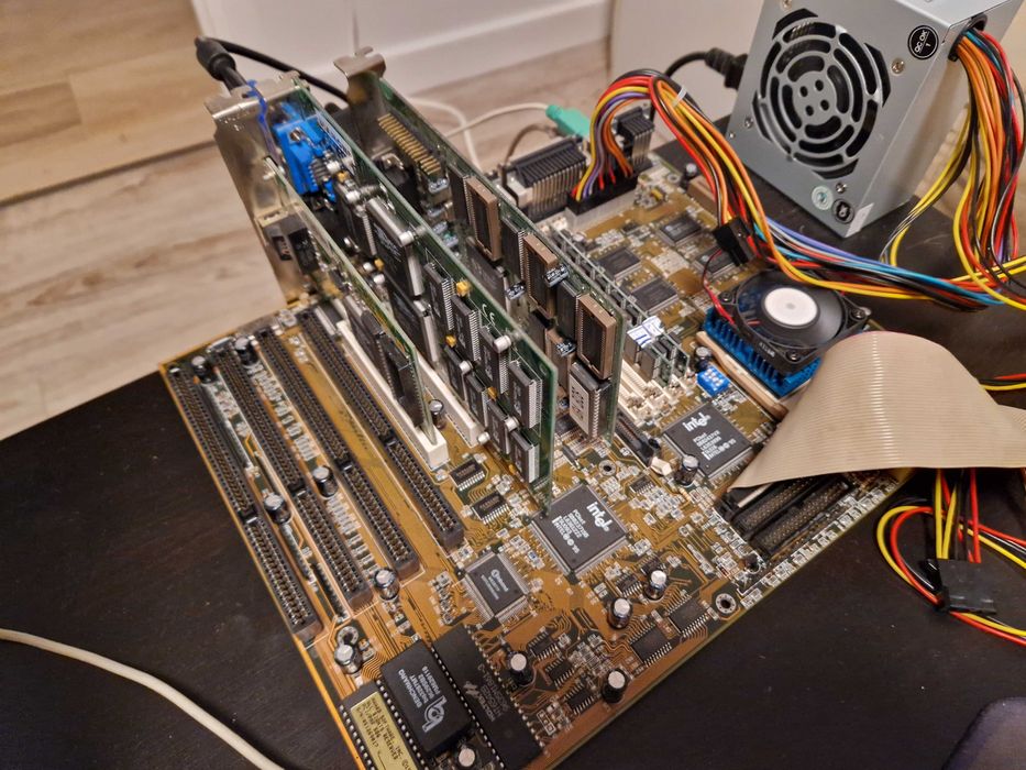 Zestaw retro Socket 7 ATX – GA-586SVX + Pentium 200 MMX + 3dfx Voodoo