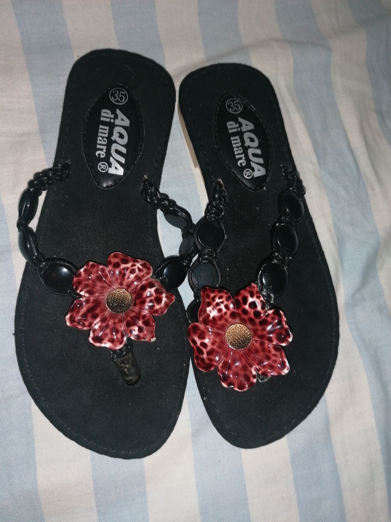 Havaianas novas com flor