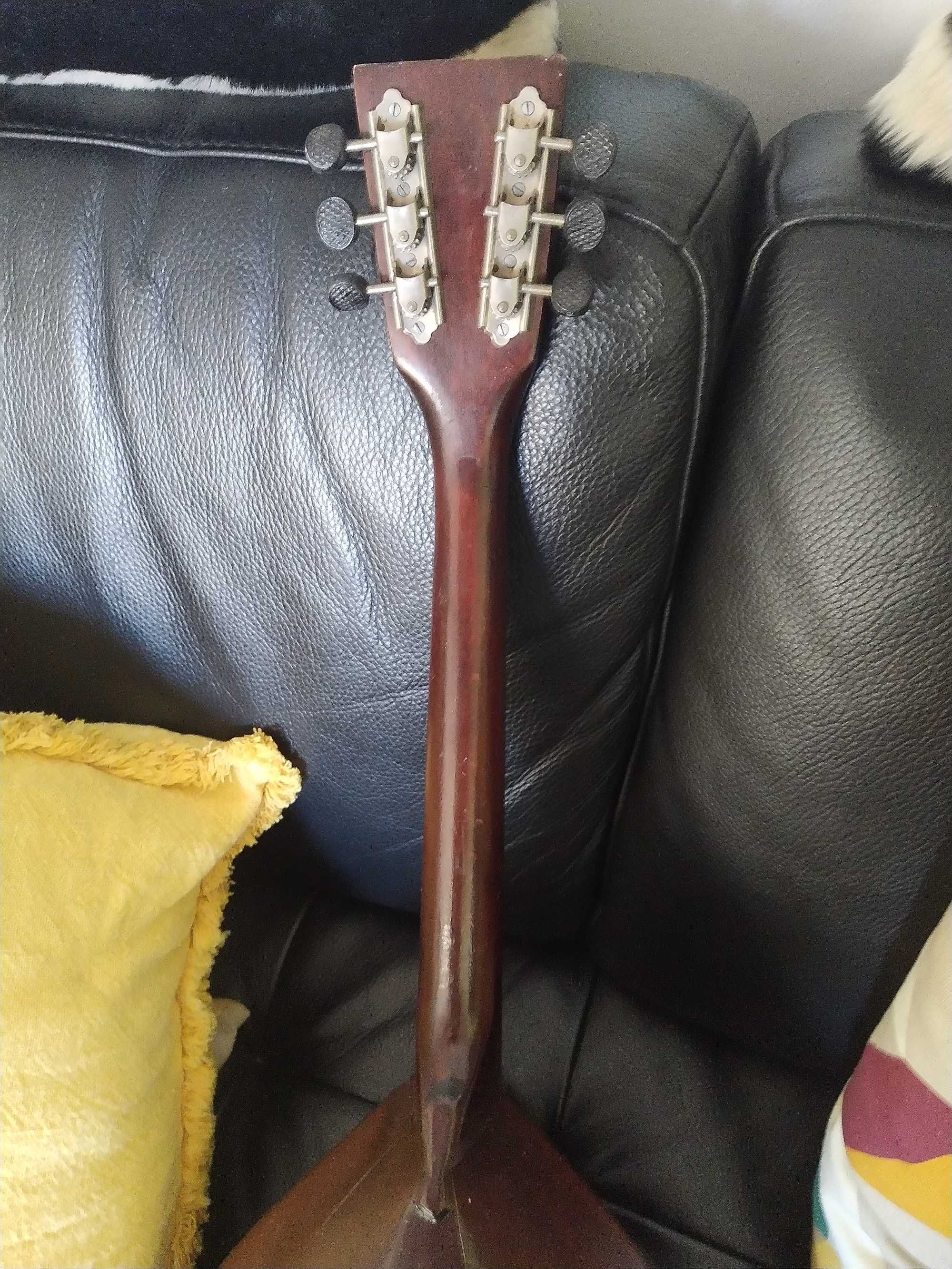 Antigo e raro bandolim, balalaica, vintage. Produção artesanal