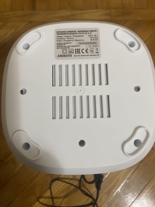 Очищувач та зволожувач повітря у кімнаті