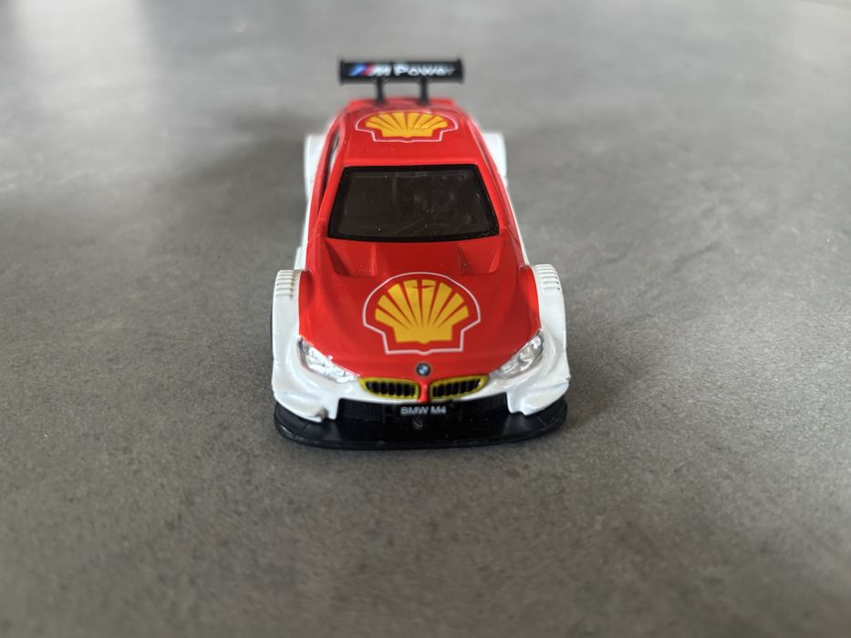 Model CMC Toy skala 1/43 BMW M4 Shell Helix Ultra pull back