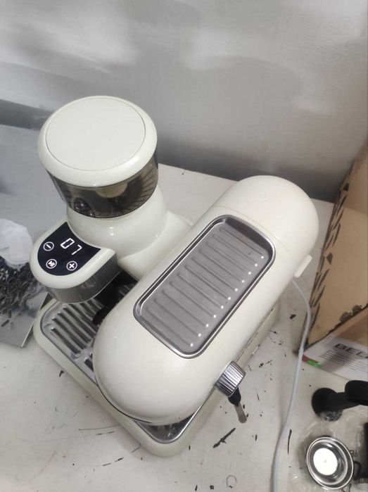 Кофеварка кофемашина кавоварка с кофемолкой Klarstein Bella Café