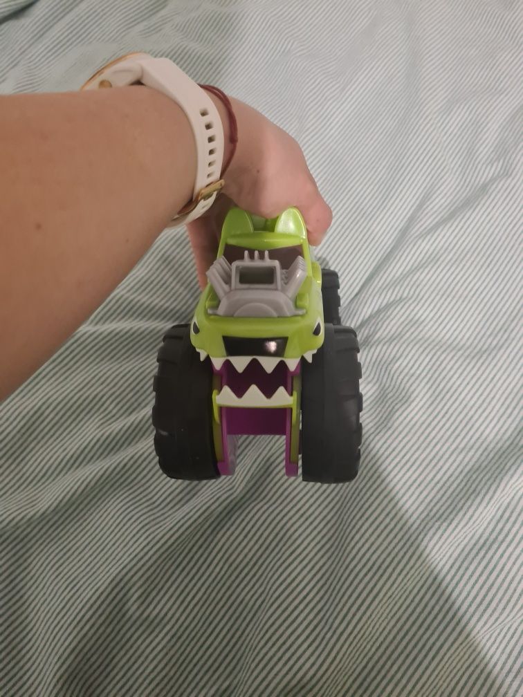 Monster truck zabawka pojazd play doh