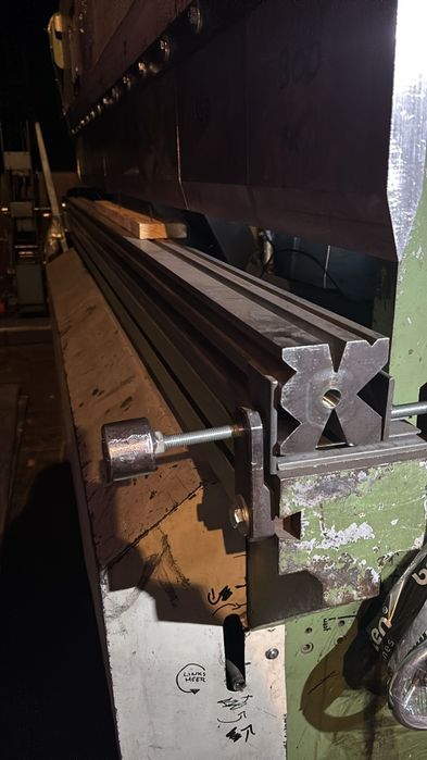 Prasa hydrauliczna krawędziowa frezarka uniwersalna