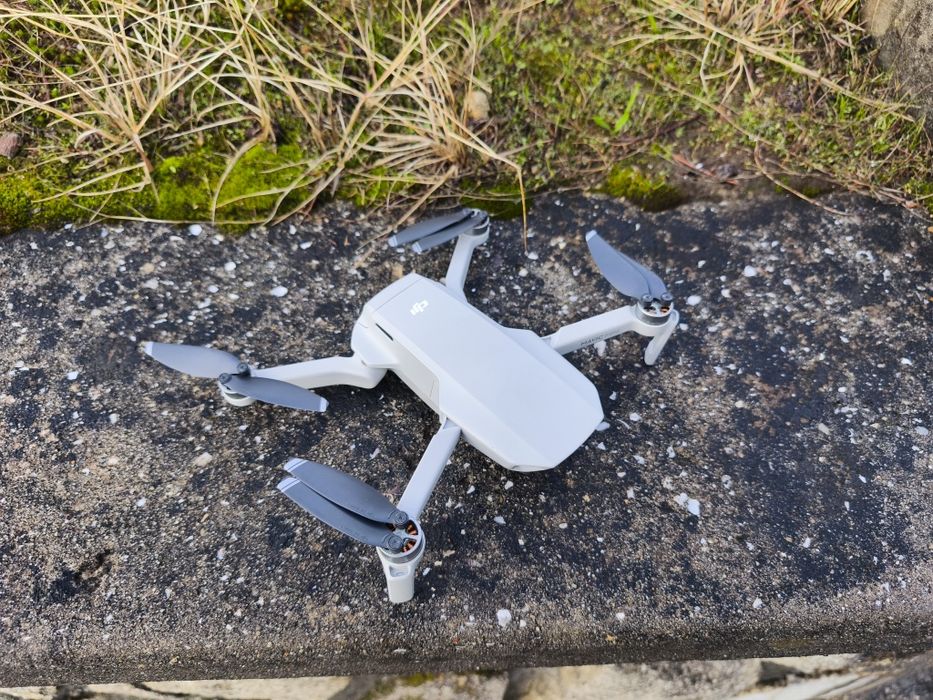 Drone Mini 1 DJI com telemóvel