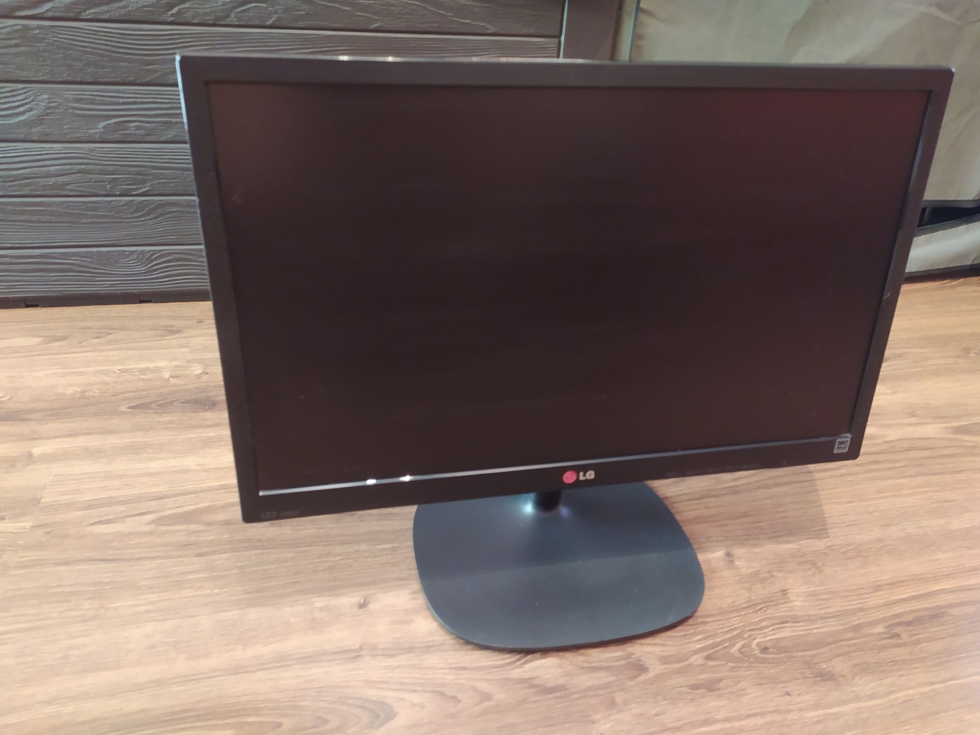 Monitor LG 22M35