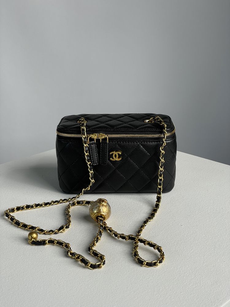 Сумка в стилі Chanel Classic Black Lambskin Pearl Crush Vanity Bag