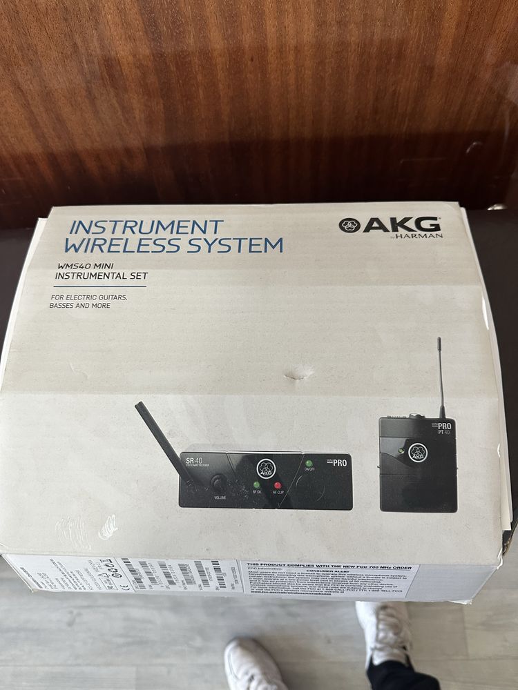 Микрофон Инструментальная радиосистема AKG