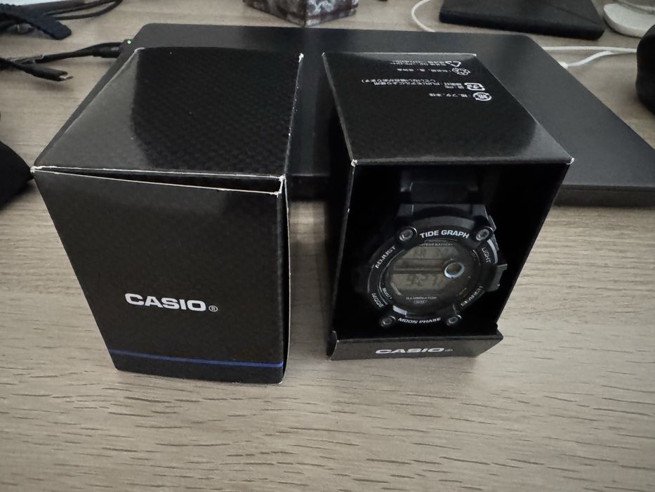 Relogio casio com marés e lua
