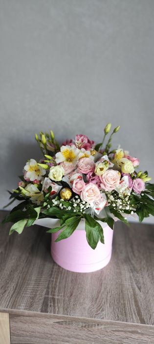 Подарунки.Квіткові комплзиції.Квіти. Подарунки до дня вчителя