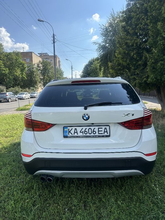 Авто BMW X1. Повний привід, бензин