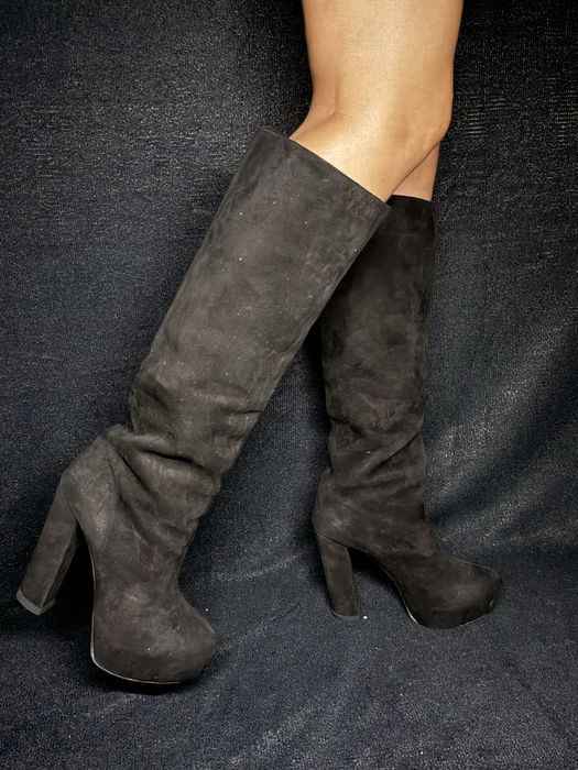 Замшевые сапоги в идеальном состоянии