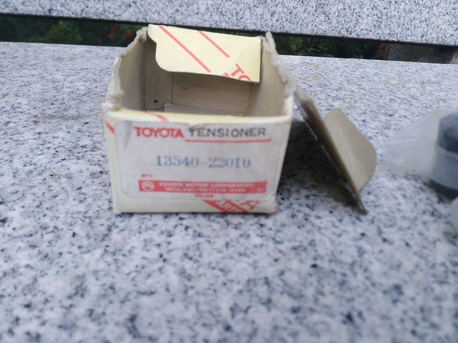 Натяжитель цепи ГРМ автомобиля Toyota Corolla номер детали 13540 22010