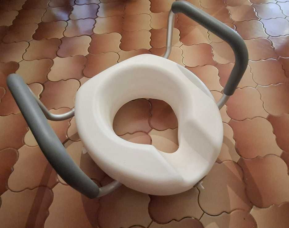 Alteador de sanita com apoio de braços