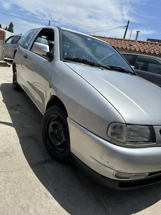 Troco por carro de 5 lugares