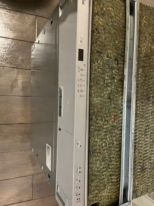 Посудомоечная встраиваемая  машина  whirlpool ADG 7200
