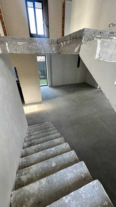 Просторий і стильний будинок в Ходосівці.