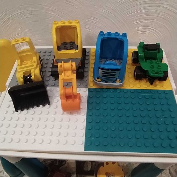 Stolik z klockami LEGO Duplo