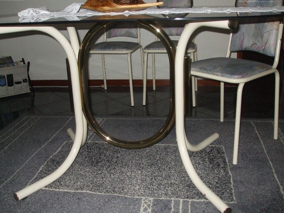 Mesa com cadeiras