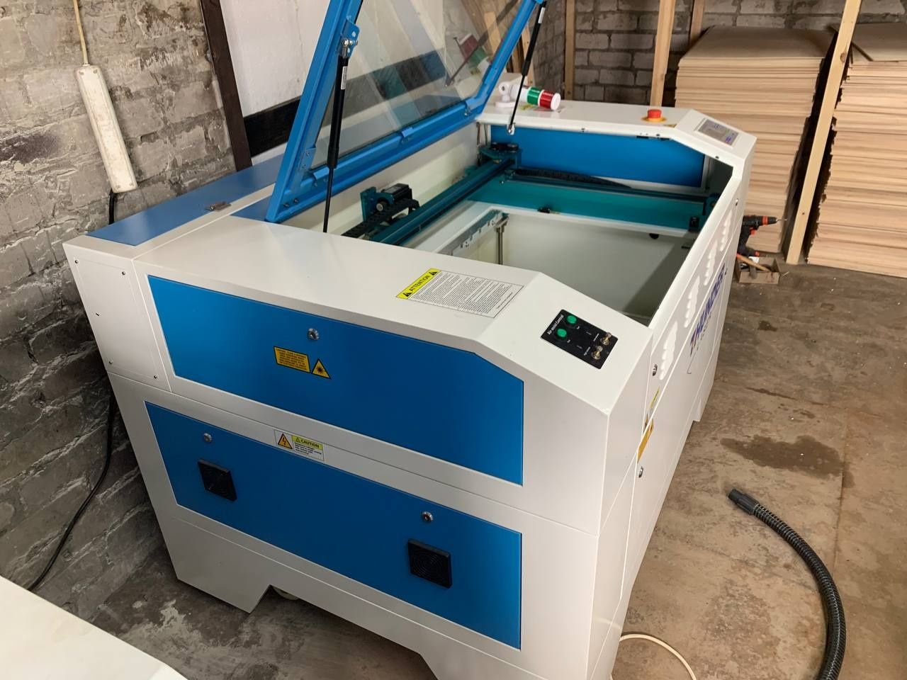 Лазерний станок ЧПУ Thunder Laser NOVA35-130Вт. 90х60см