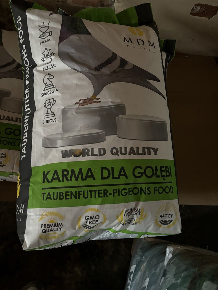 Karma zimowa dla gołebi Z