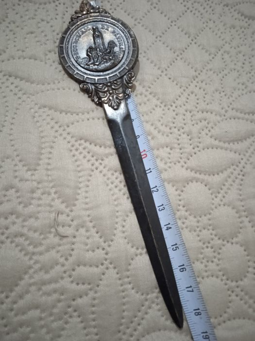 Vendo três abre cartas antigos e uma calçadeira em excelente estado