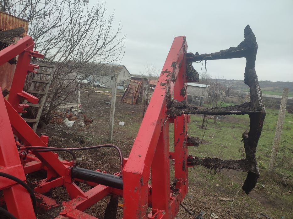 Продам оборотный плуг 5+1 и глубокорыхлитель плоскорез АКШ 5.6