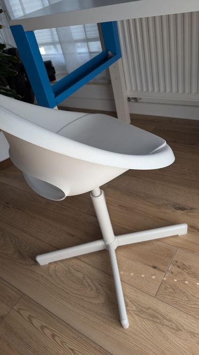 Biurko ikea - regulowana wysokość 
Stan dobry uzywane okolo roku.
128