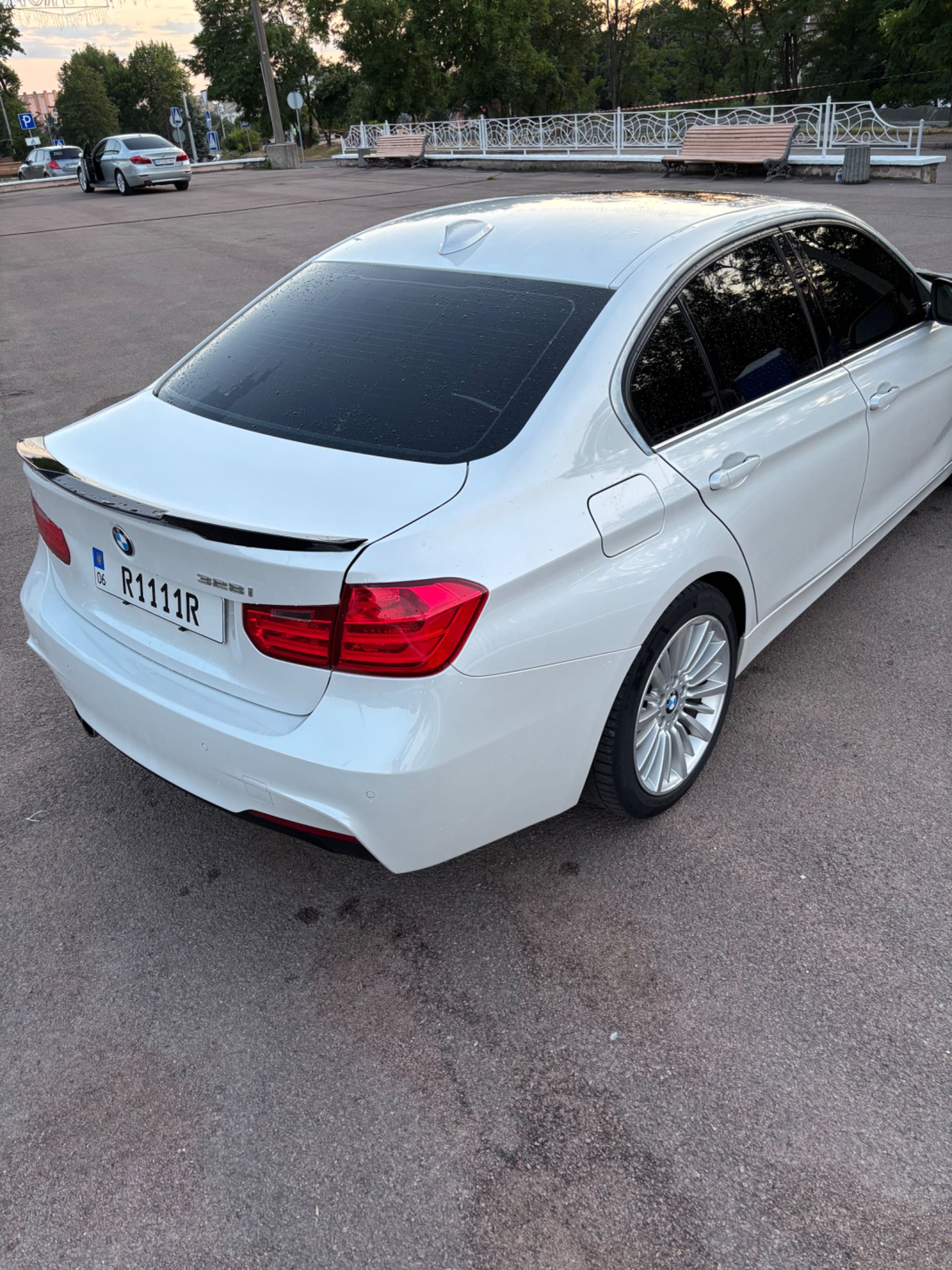 Автомобіль BMW 328i