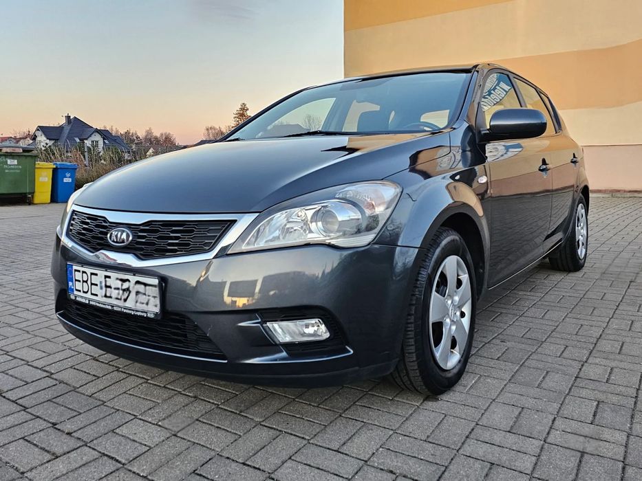 Kia Ceed 1.4 Benz. 2010r. Podgrzewane fotele Bezwypadkowy Zarejestrowany w PL