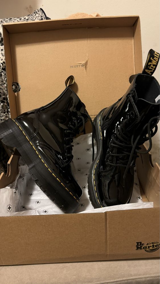Dr. Martens jadon