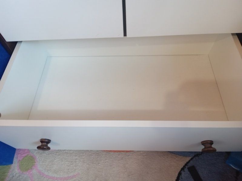 Szafa dla dziecka wraz ze słupkiem i półką scienna