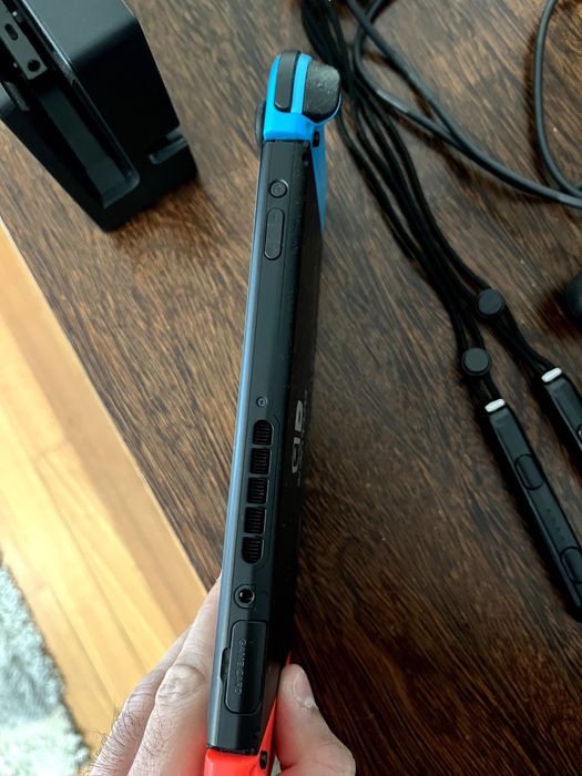 Nintendo Switch - Neon Blue + Neon Red Joy-Con  e SD 256GB