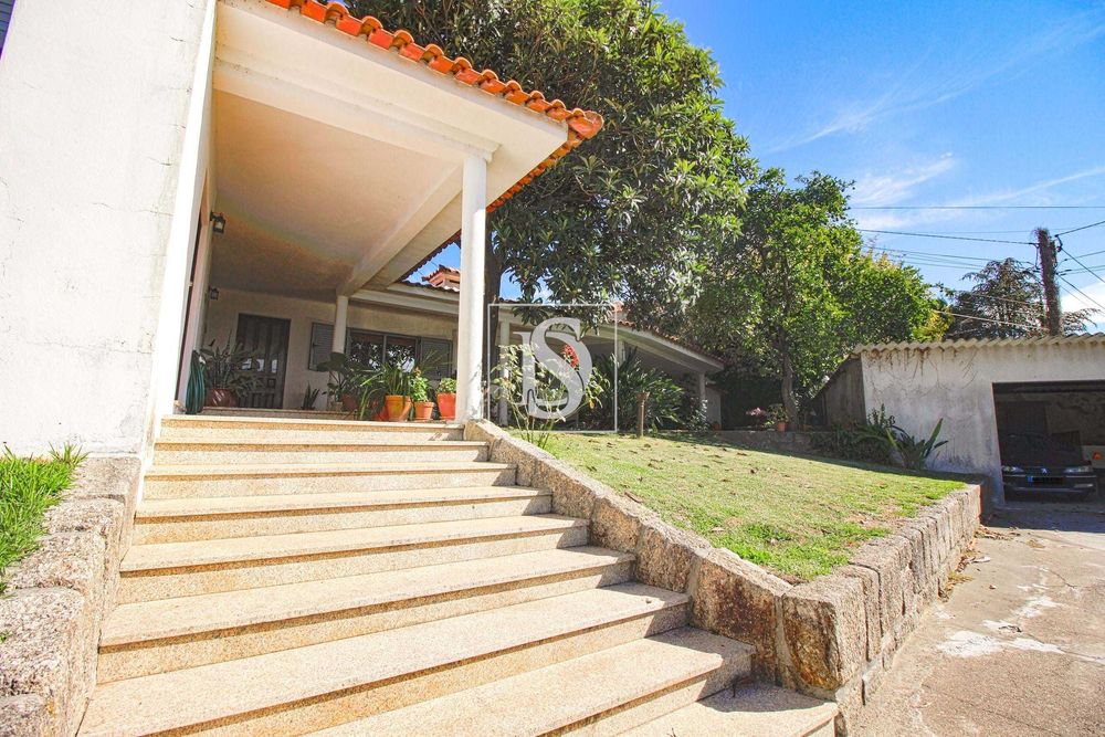 Incrível Moradia Independente com 1500m2 de Terreno para Venda