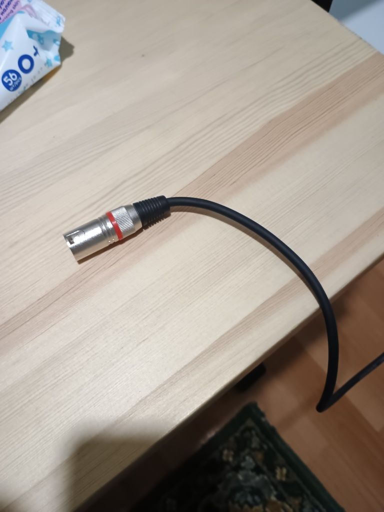 Продам микрофон Samson с кронштейном и  кабелем