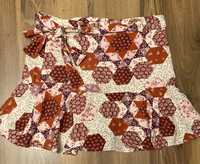 Kolorowa spódnica ze spodenkami