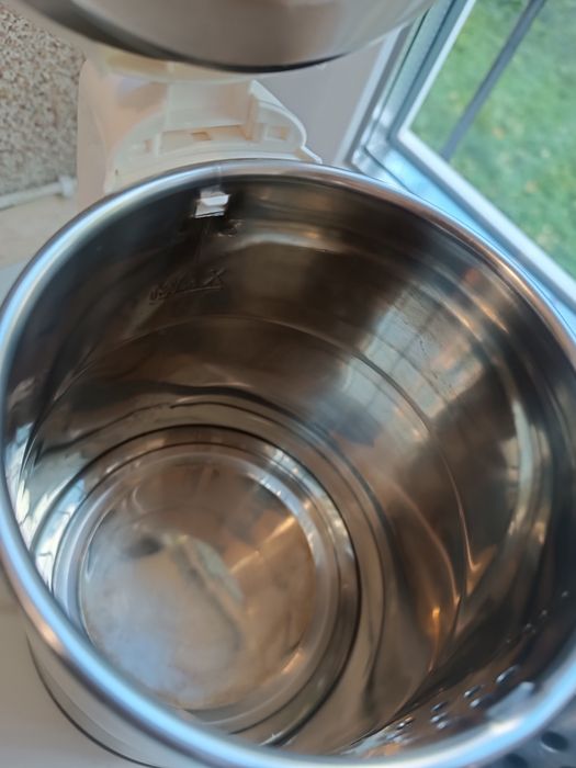 Продаю чайник б/у.в гарному стані