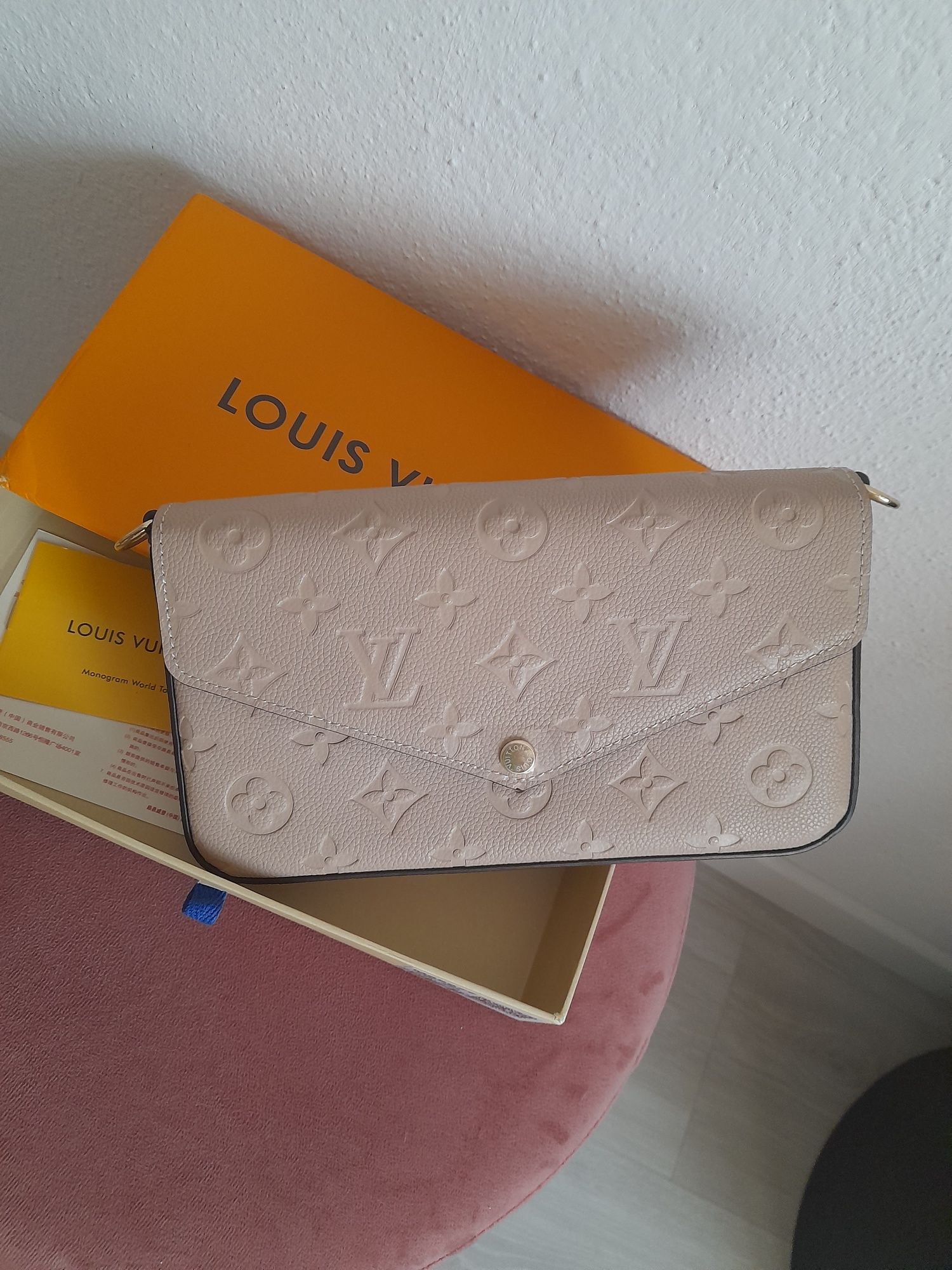 Mala Louis Vuitton modelo Felicie Bege