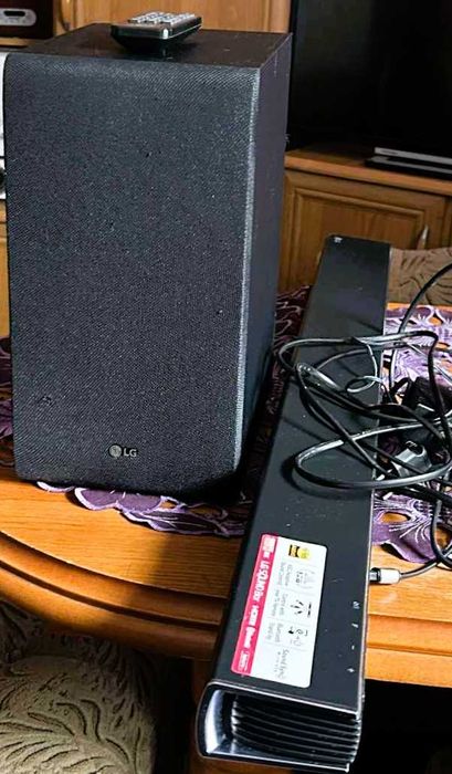 LG SJ4 z pilotem czarny